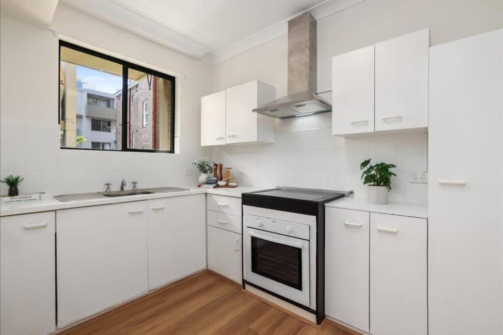 Charming 2 Bed Ocean Style Apt@manly Nr *